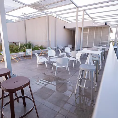 Le Hueb Hostel *